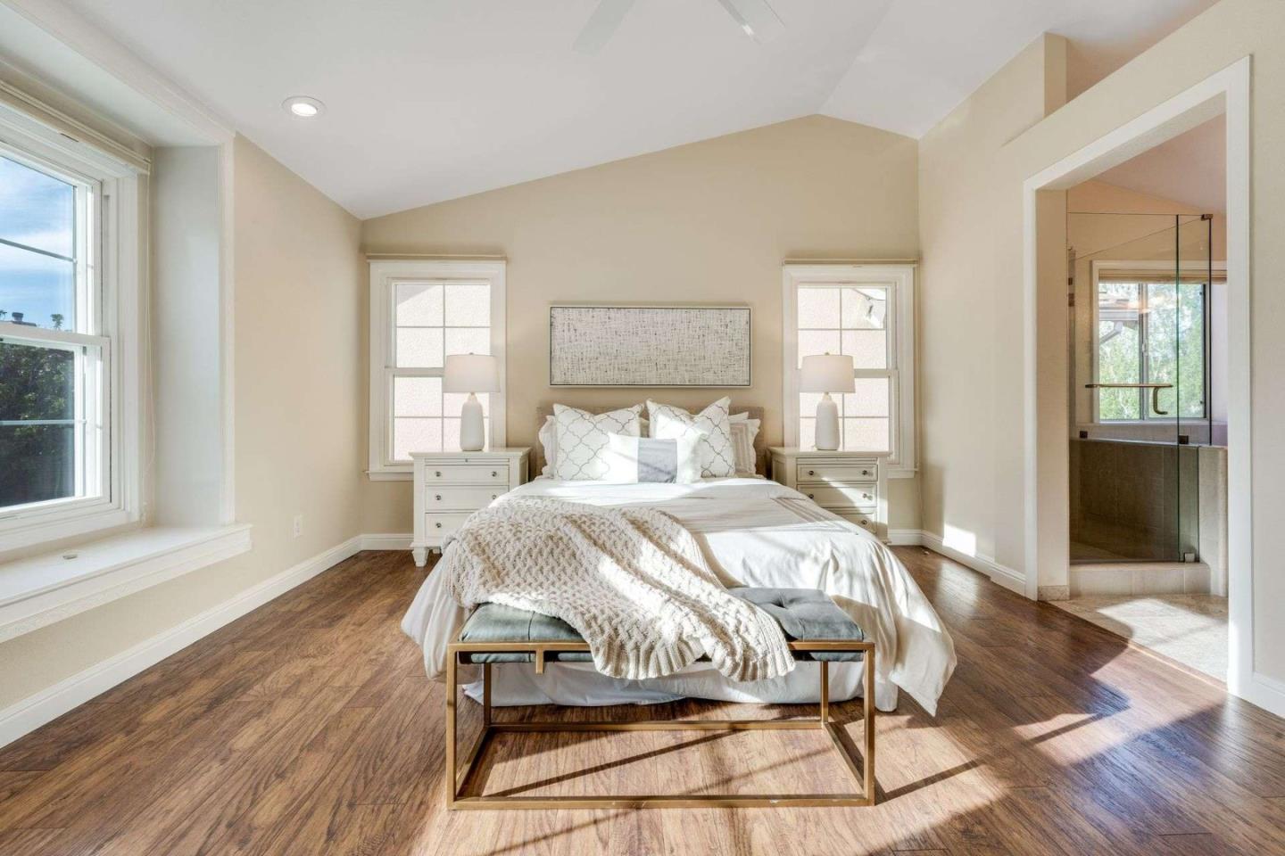 Detail Gallery Image 10 of 57 For 105 Chetwood Dr, Mountain View,  CA 94043 - 4 Beds | 2/1 Baths