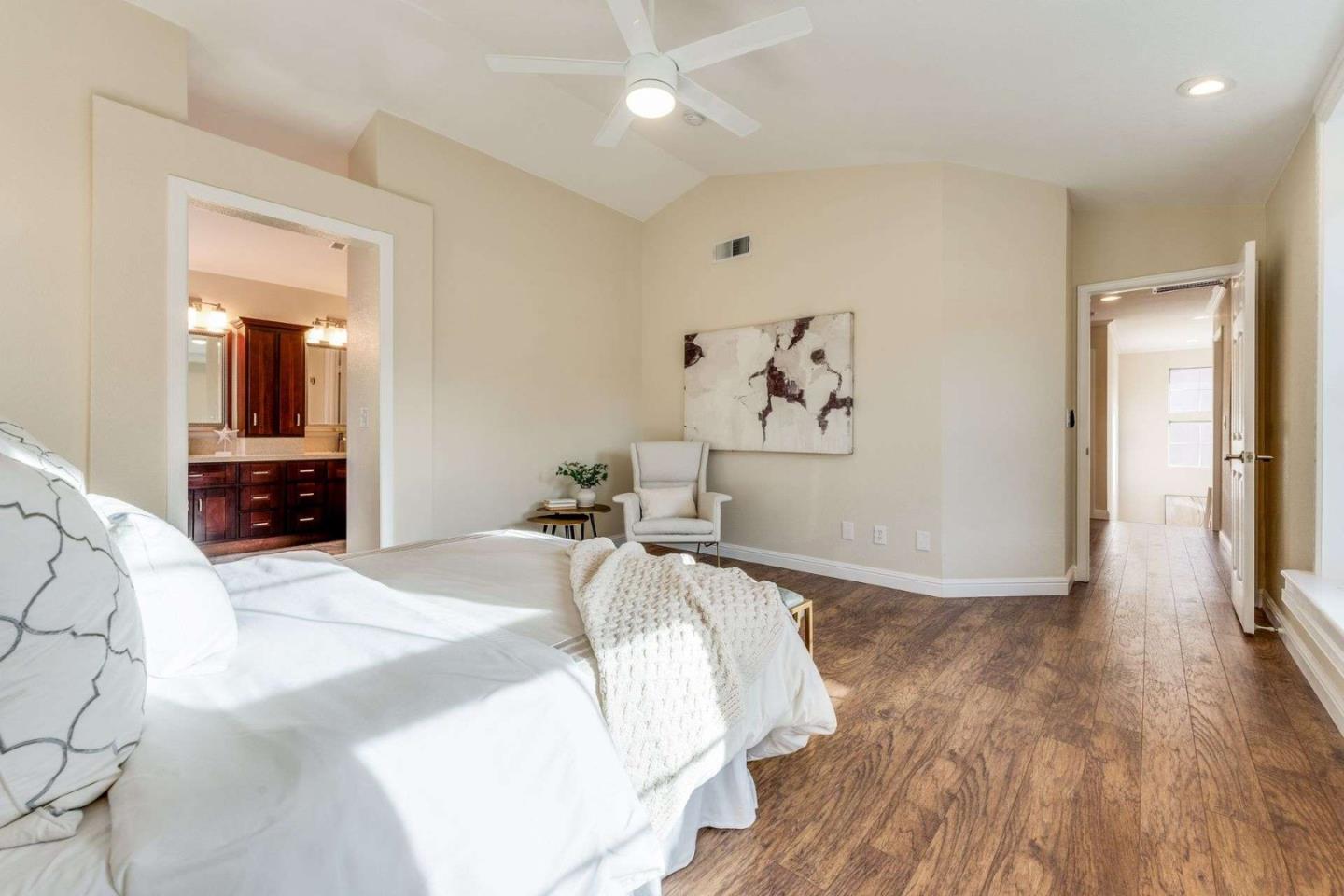 Detail Gallery Image 11 of 57 For 105 Chetwood Dr, Mountain View,  CA 94043 - 4 Beds | 2/1 Baths