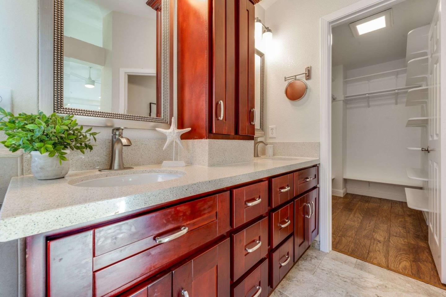 Detail Gallery Image 14 of 57 For 105 Chetwood Dr, Mountain View,  CA 94043 - 4 Beds | 2/1 Baths