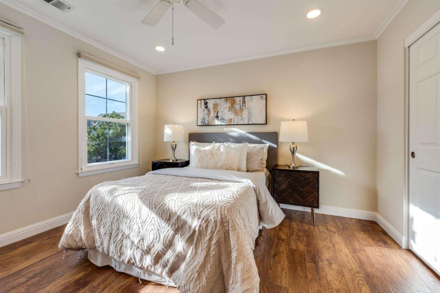 Detail Gallery Image 16 of 57 For 105 Chetwood Dr, Mountain View,  CA 94043 - 4 Beds | 2/1 Baths
