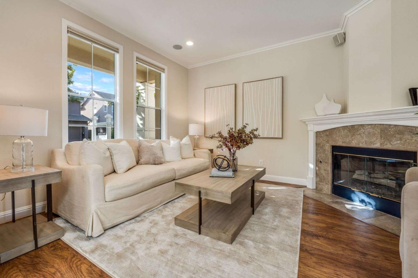 Detail Gallery Image 2 of 57 For 105 Chetwood Dr, Mountain View,  CA 94043 - 4 Beds | 2/1 Baths