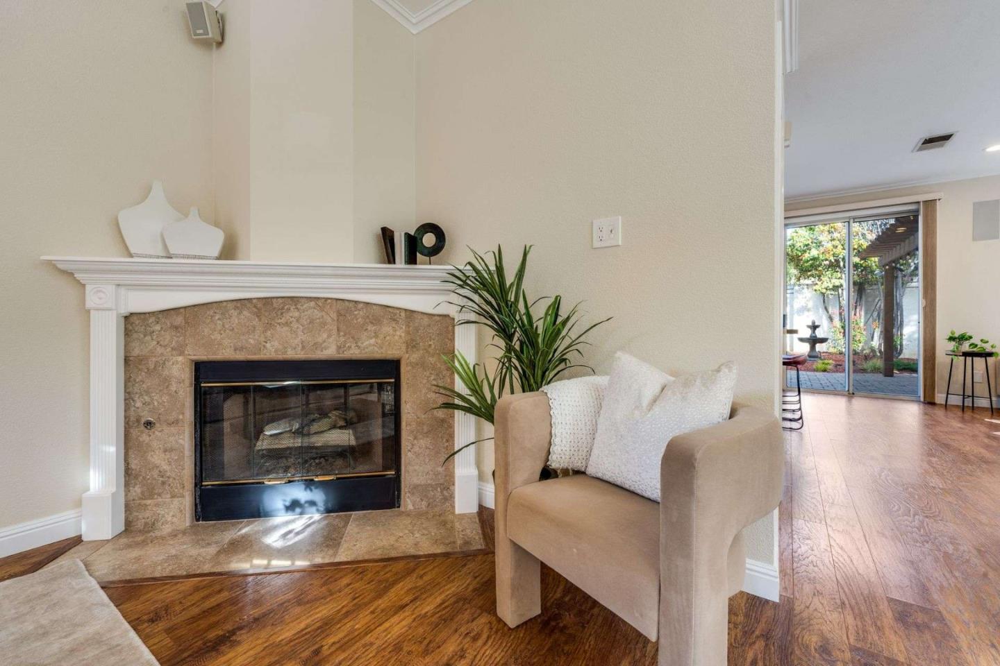 Detail Gallery Image 22 of 57 For 105 Chetwood Dr, Mountain View,  CA 94043 - 4 Beds | 2/1 Baths