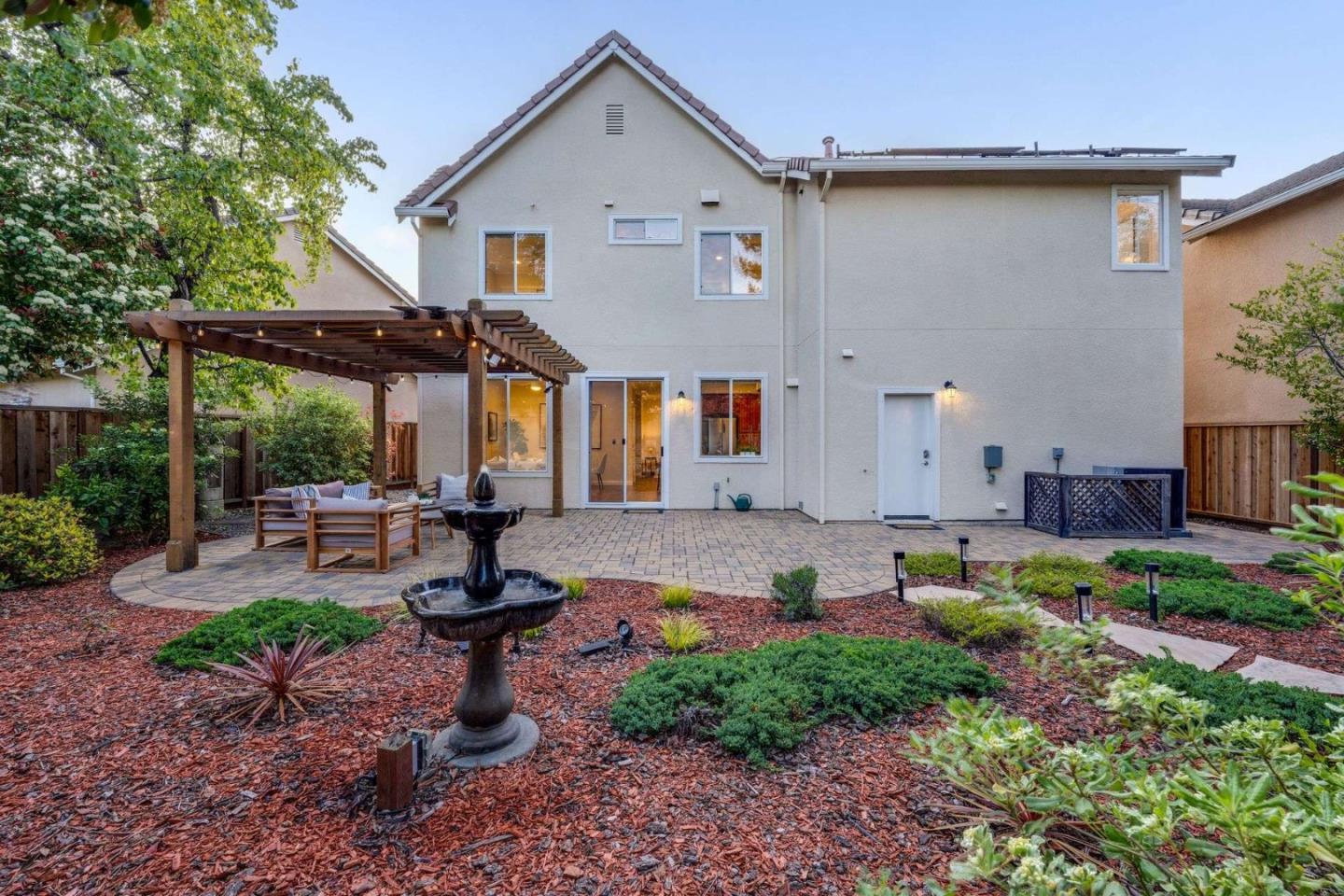 Detail Gallery Image 27 of 57 For 105 Chetwood Dr, Mountain View,  CA 94043 - 4 Beds | 2/1 Baths