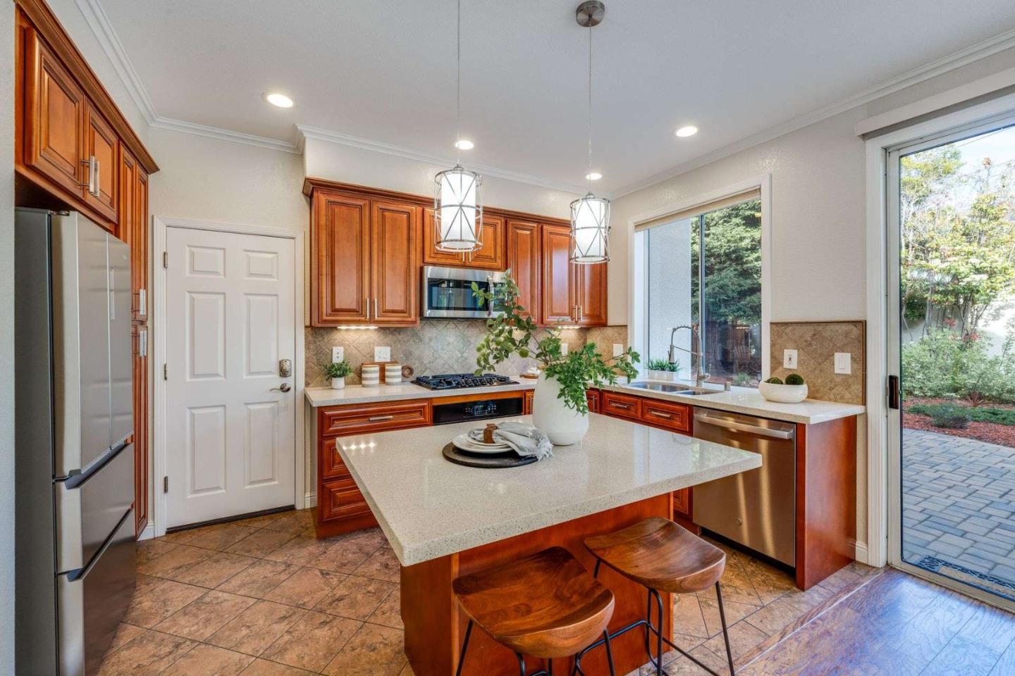 Detail Gallery Image 3 of 57 For 105 Chetwood Dr, Mountain View,  CA 94043 - 4 Beds | 2/1 Baths