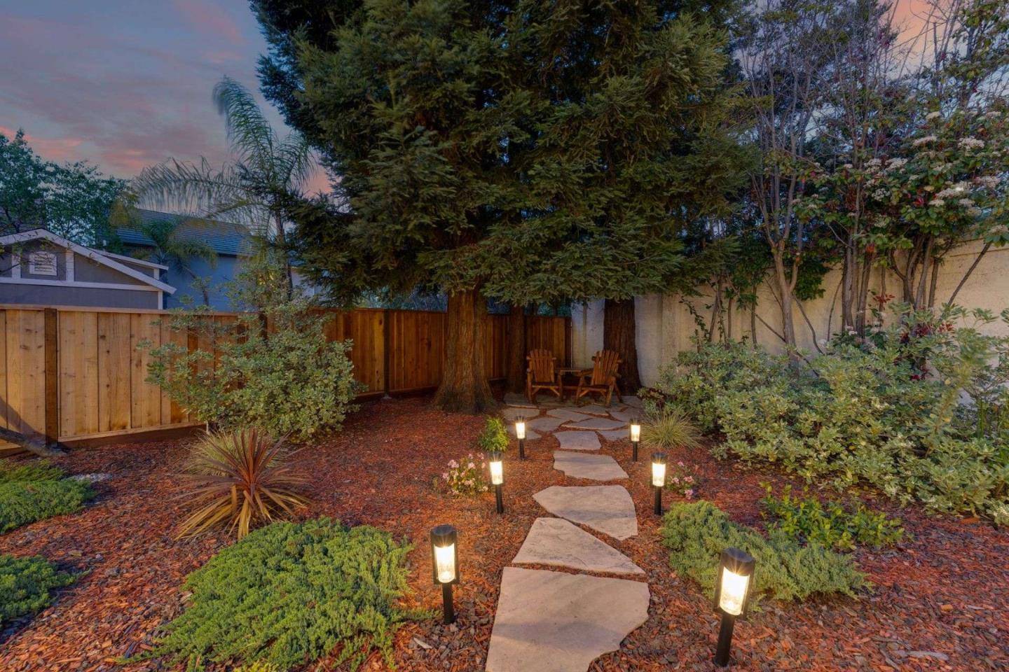 Detail Gallery Image 37 of 57 For 105 Chetwood Dr, Mountain View,  CA 94043 - 4 Beds | 2/1 Baths