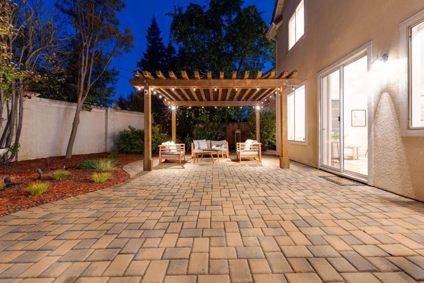 Detail Gallery Image 38 of 57 For 105 Chetwood Dr, Mountain View,  CA 94043 - 4 Beds | 2/1 Baths
