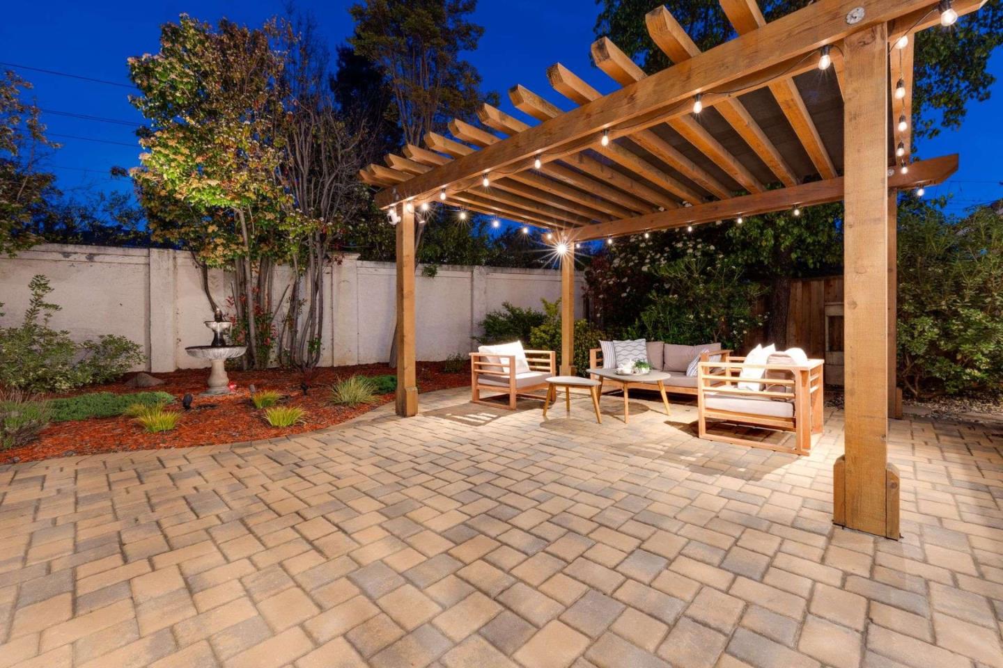 Detail Gallery Image 39 of 57 For 105 Chetwood Dr, Mountain View,  CA 94043 - 4 Beds | 2/1 Baths
