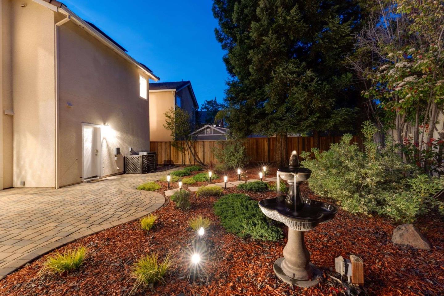 Detail Gallery Image 40 of 57 For 105 Chetwood Dr, Mountain View,  CA 94043 - 4 Beds | 2/1 Baths