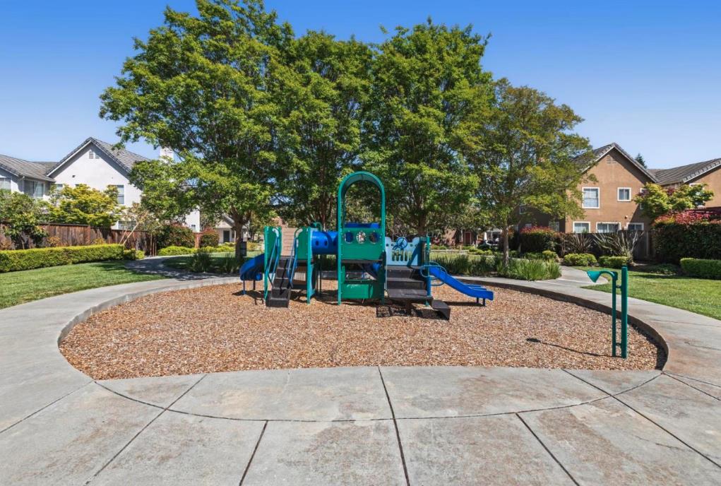 Detail Gallery Image 47 of 57 For 105 Chetwood Dr, Mountain View,  CA 94043 - 4 Beds | 2/1 Baths
