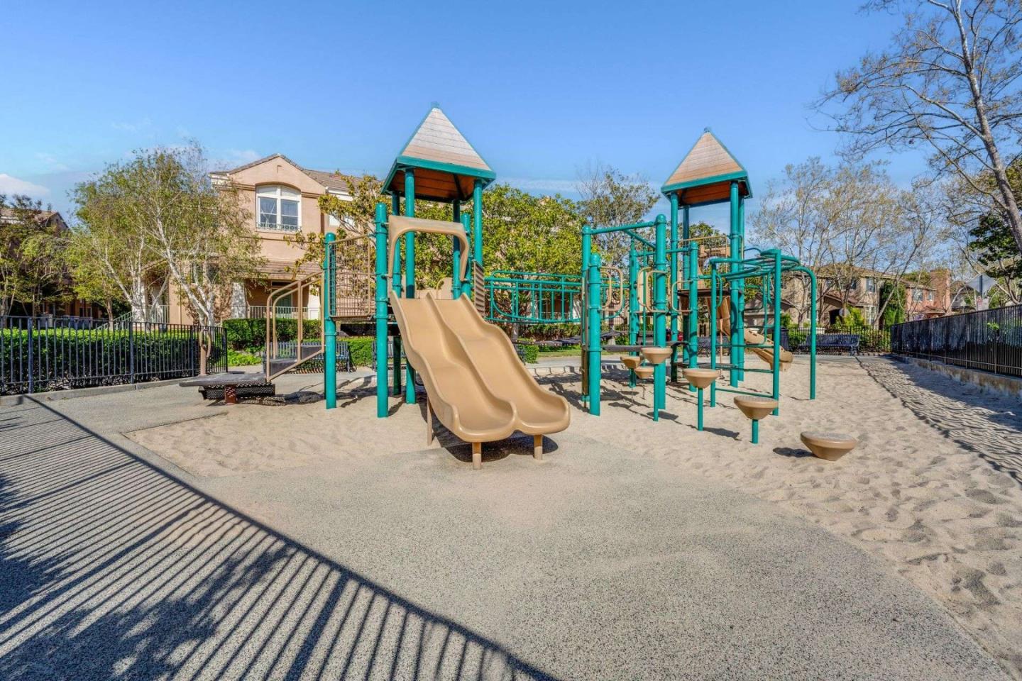 Detail Gallery Image 49 of 57 For 105 Chetwood Dr, Mountain View,  CA 94043 - 4 Beds | 2/1 Baths