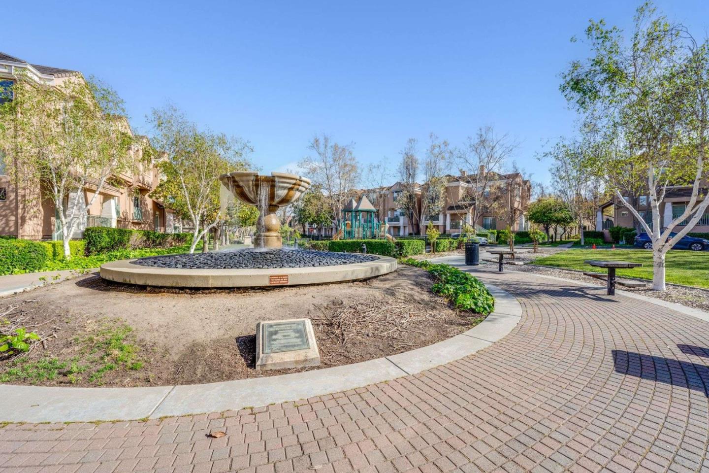 Detail Gallery Image 50 of 57 For 105 Chetwood Dr, Mountain View,  CA 94043 - 4 Beds | 2/1 Baths