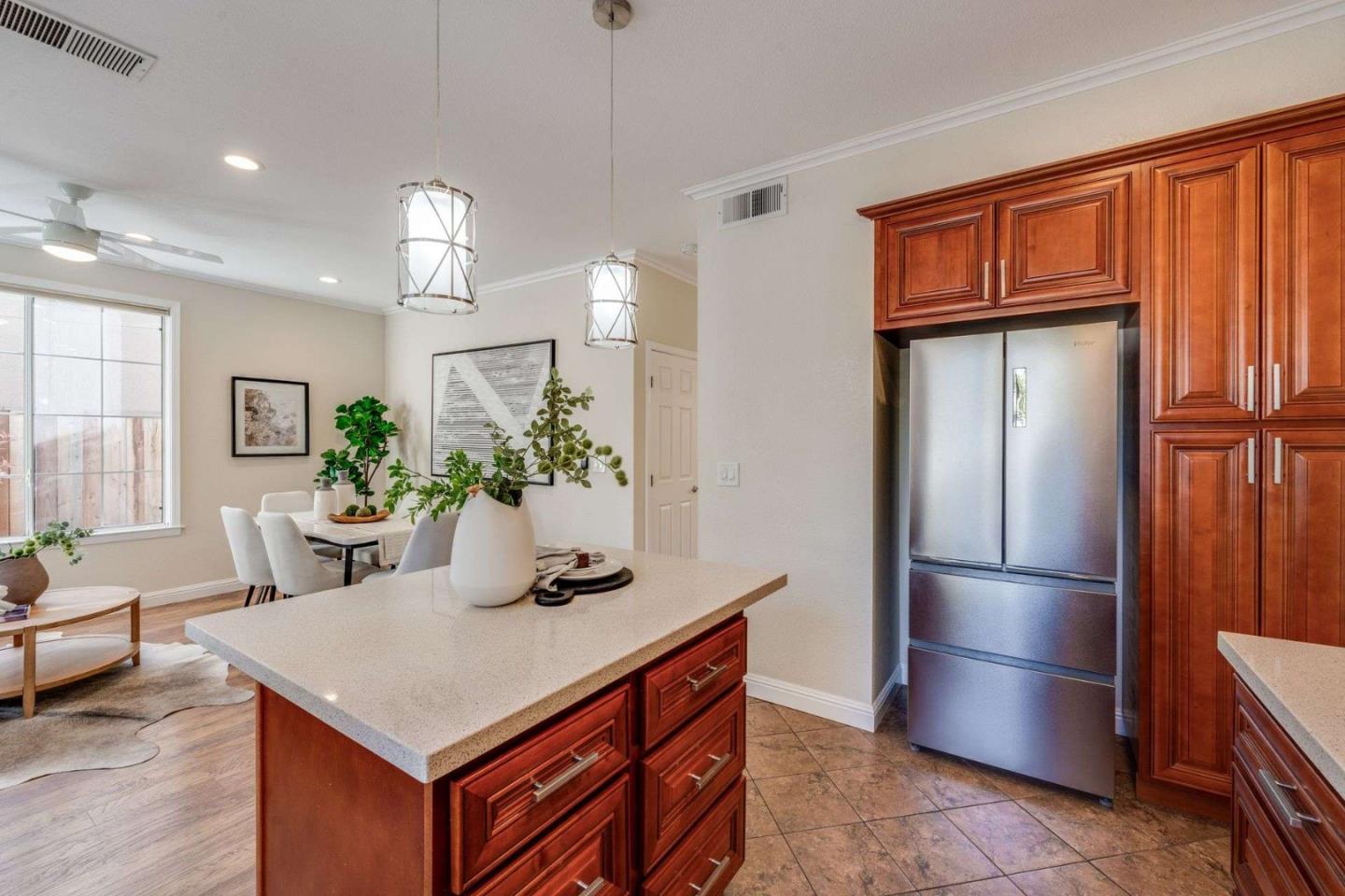 Detail Gallery Image 6 of 57 For 105 Chetwood Dr, Mountain View,  CA 94043 - 4 Beds | 2/1 Baths