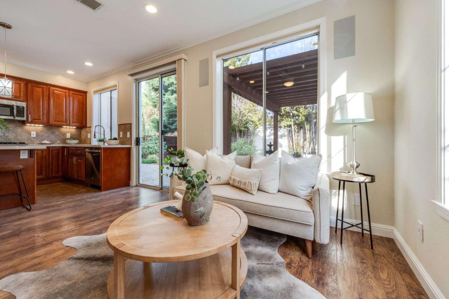 Detail Gallery Image 9 of 57 For 105 Chetwood Dr, Mountain View,  CA 94043 - 4 Beds | 2/1 Baths