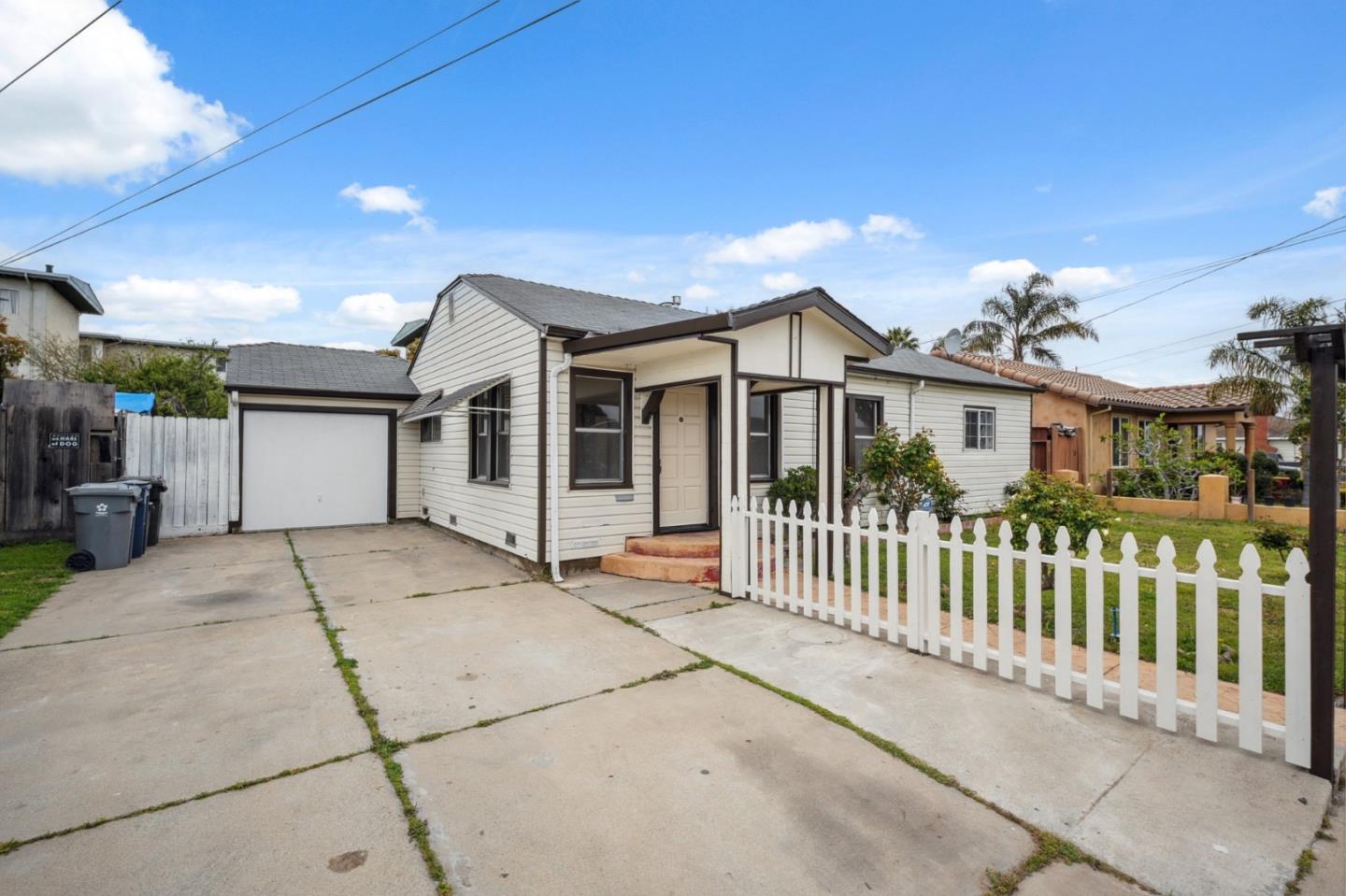 Detail Gallery Image 2 of 27 For 21 N Filice St, Salinas,  CA 93905 - 3 Beds | 2 Baths