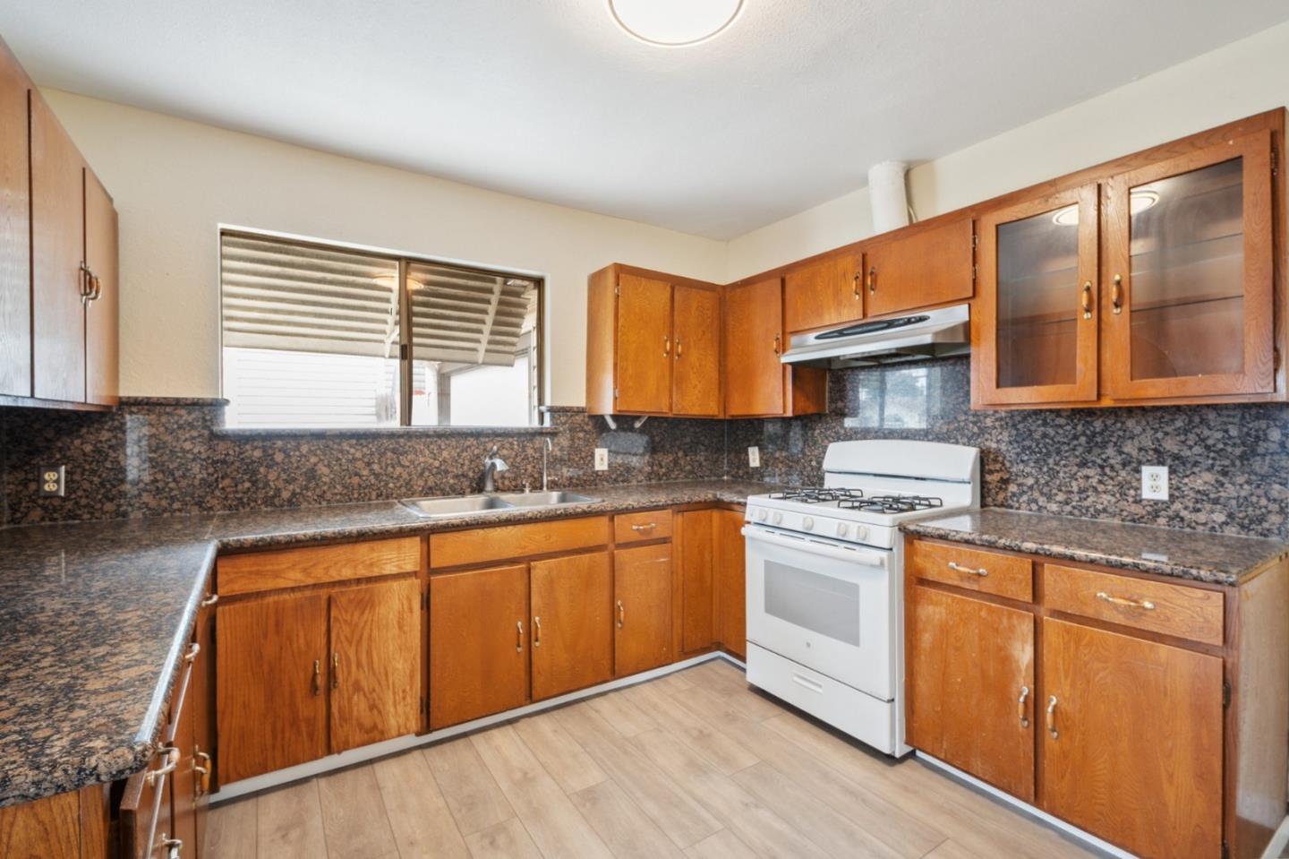 Detail Gallery Image 4 of 27 For 21 N Filice St, Salinas,  CA 93905 - 3 Beds | 2 Baths