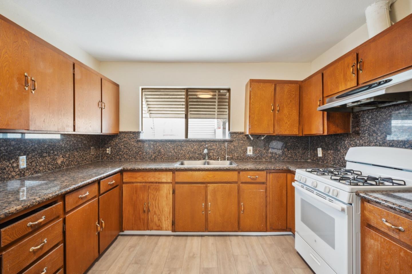 Detail Gallery Image 5 of 27 For 21 N Filice St, Salinas,  CA 93905 - 3 Beds | 2 Baths