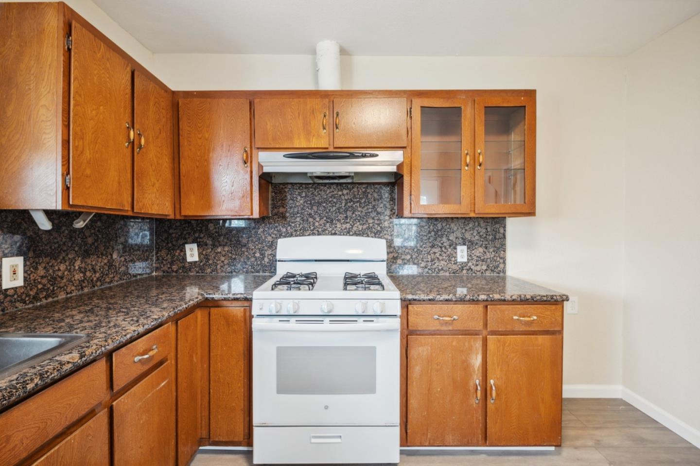 Detail Gallery Image 7 of 27 For 21 N Filice St, Salinas,  CA 93905 - 3 Beds | 2 Baths