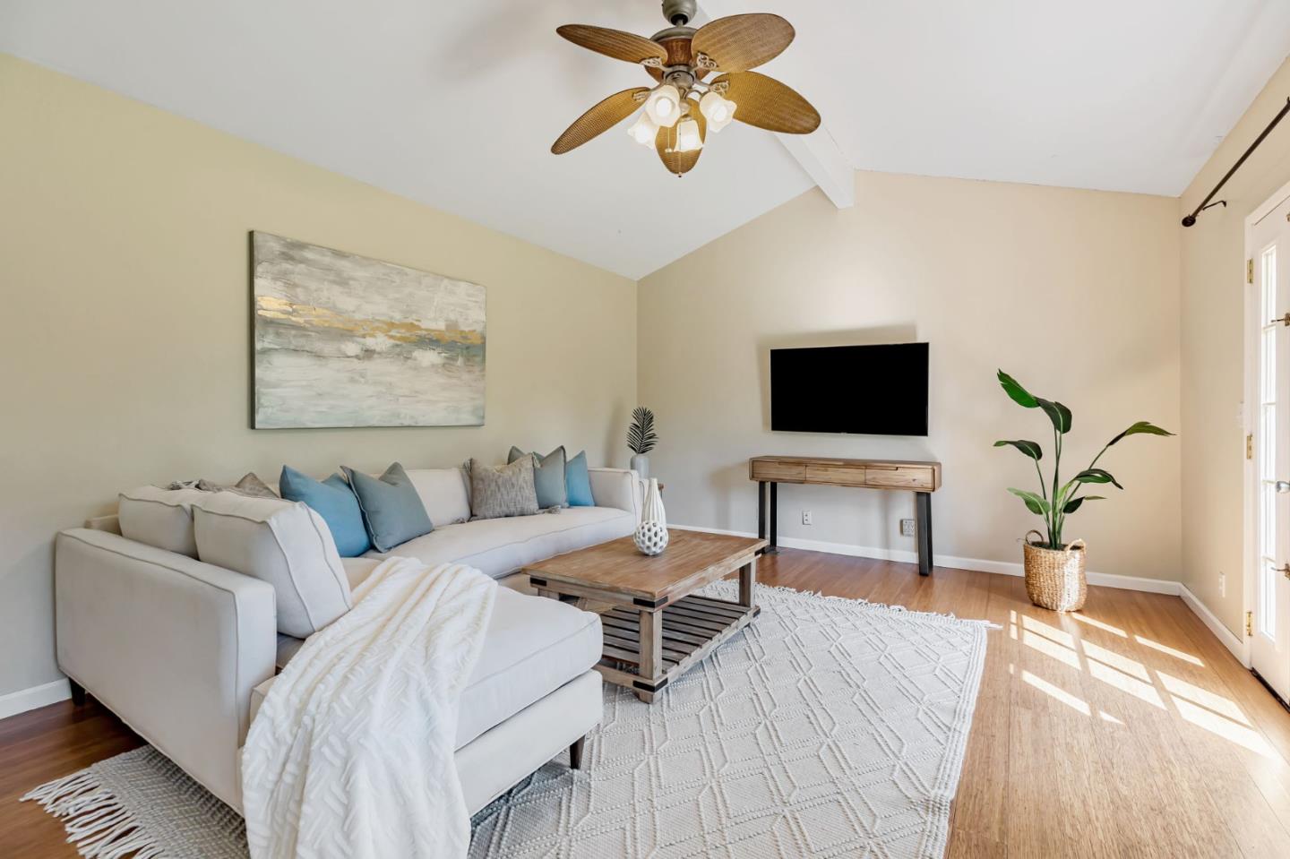 Detail Gallery Image 8 of 70 For 10495 Garcia Ln, Gilroy,  CA 95020 - 3 Beds | 2 Baths