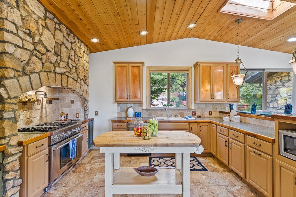 Detail Gallery Image 11 of 60 For 2791 Valencia Rd, Aptos,  CA 95003 - 4 Beds | 3 Baths