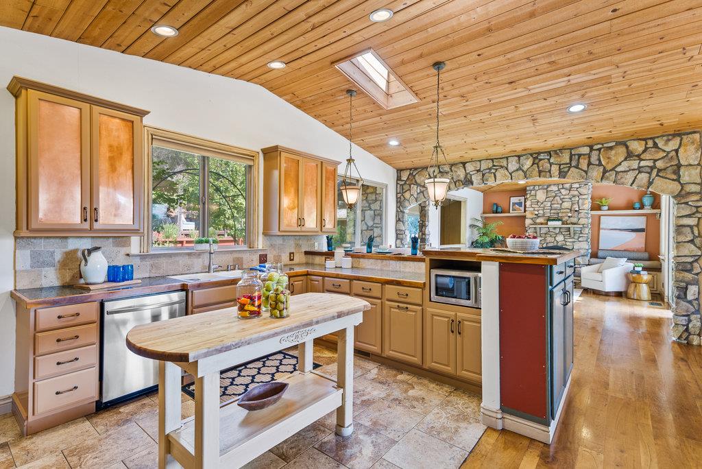 Detail Gallery Image 13 of 60 For 2791 Valencia Rd, Aptos,  CA 95003 - 4 Beds | 3 Baths