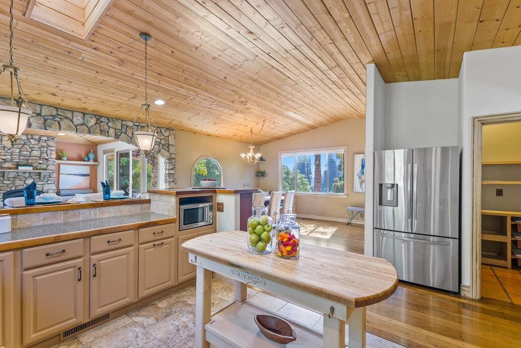 Detail Gallery Image 14 of 60 For 2791 Valencia Rd, Aptos,  CA 95003 - 4 Beds | 3 Baths