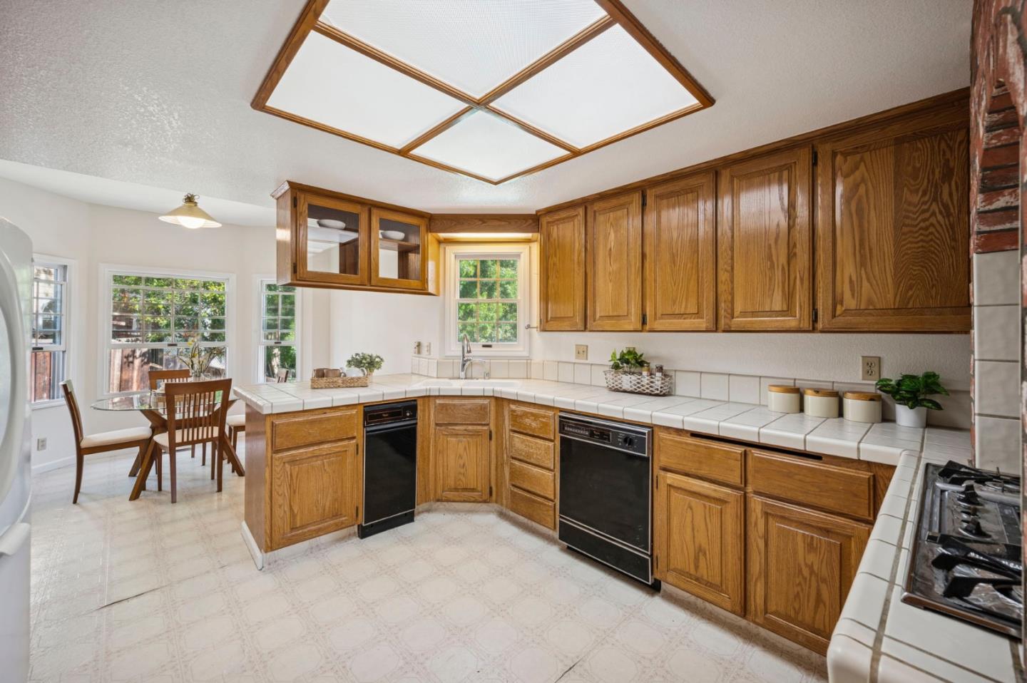 Detail Gallery Image 19 of 71 For 681 Heirloom Ct, San Jose,  CA 95127 - 4 Beds | 3 Baths