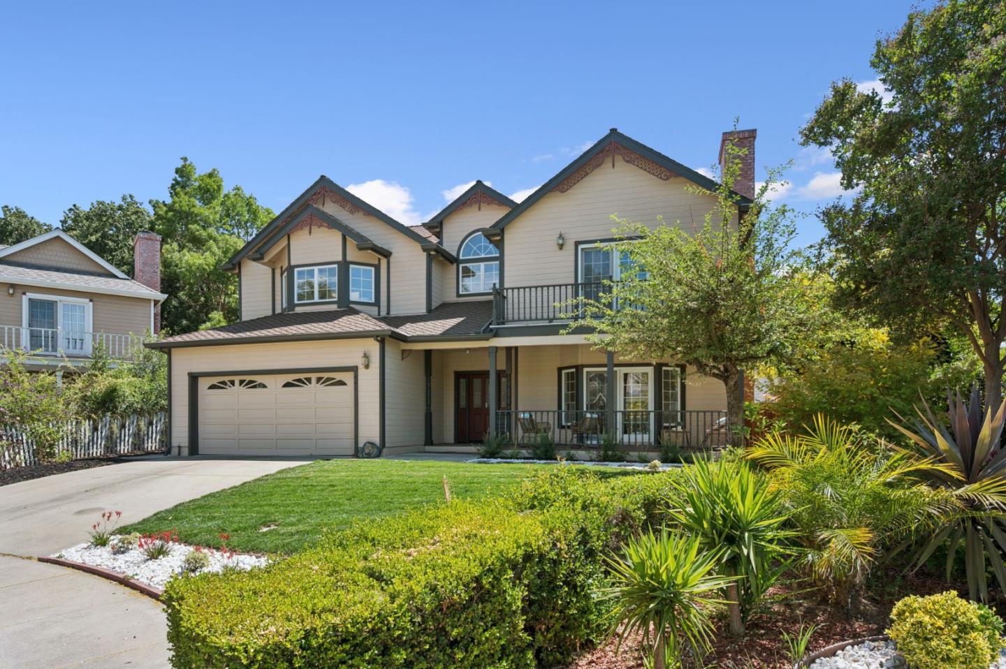 Detail Gallery Image 2 of 71 For 681 Heirloom Ct, San Jose,  CA 95127 - 4 Beds | 3 Baths