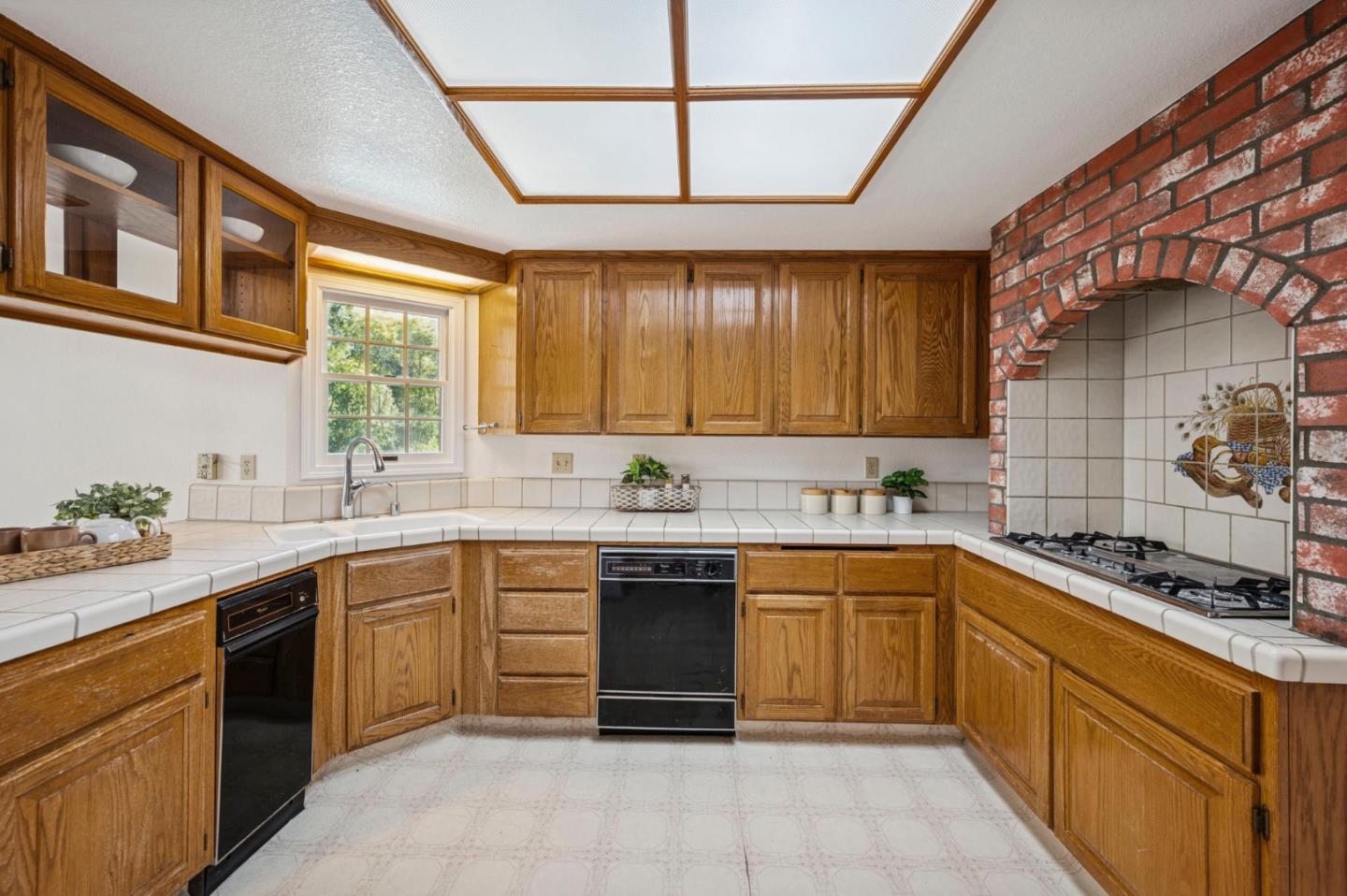 Detail Gallery Image 20 of 71 For 681 Heirloom Ct, San Jose,  CA 95127 - 4 Beds | 3 Baths