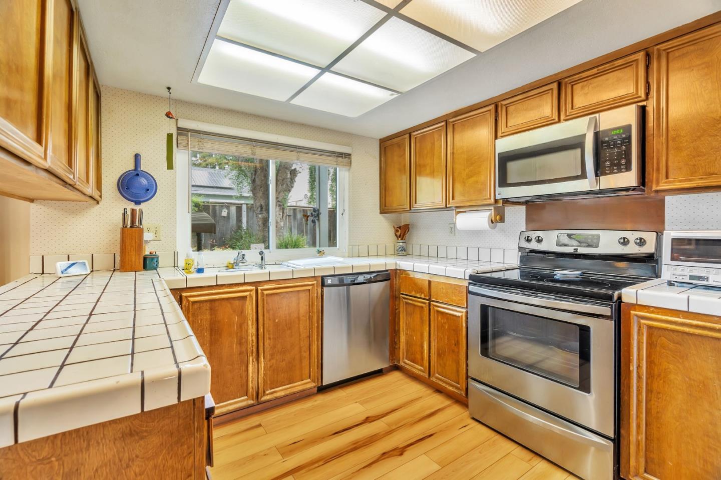 Detail Gallery Image 13 of 42 For 1418 Goldenlake Rd, San Jose,  CA 95131 - 4 Beds | 2/1 Baths