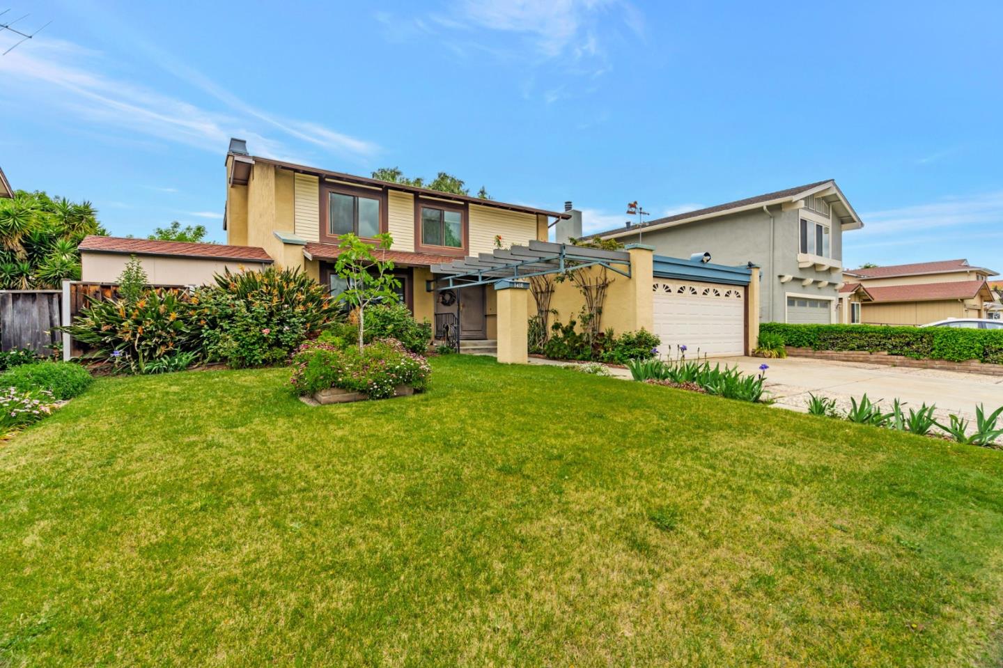 Detail Gallery Image 2 of 42 For 1418 Goldenlake Rd, San Jose,  CA 95131 - 4 Beds | 2/1 Baths