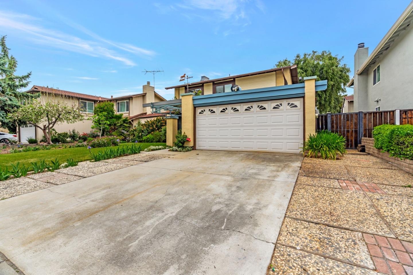 Detail Gallery Image 3 of 42 For 1418 Goldenlake Rd, San Jose,  CA 95131 - 4 Beds | 2/1 Baths