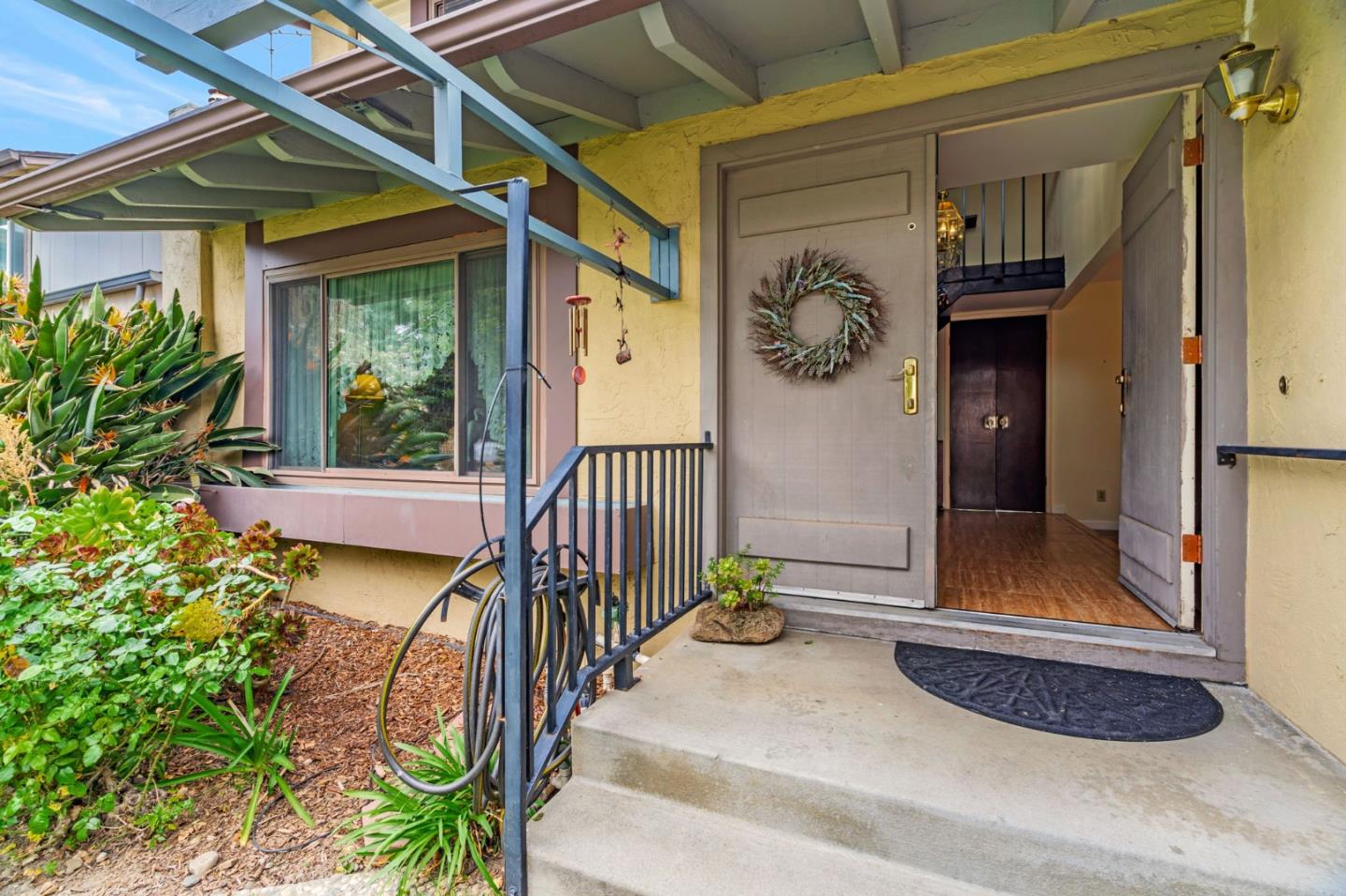 Detail Gallery Image 4 of 42 For 1418 Goldenlake Rd, San Jose,  CA 95131 - 4 Beds | 2/1 Baths