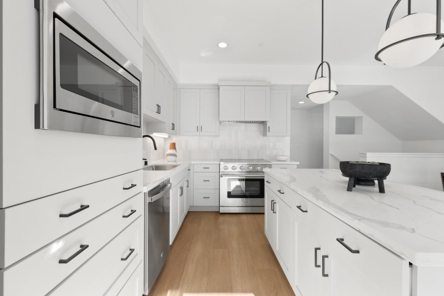 Detail Gallery Image 11 of 34 For 222 Carroll St #3,  Sunnyvale,  CA 94086 - 3 Beds | 2/1 Baths