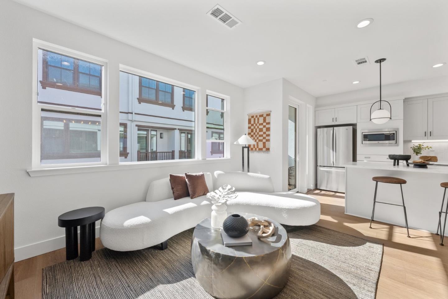 Detail Gallery Image 3 of 34 For 222 Carroll St #3,  Sunnyvale,  CA 94086 - 3 Beds | 2/1 Baths