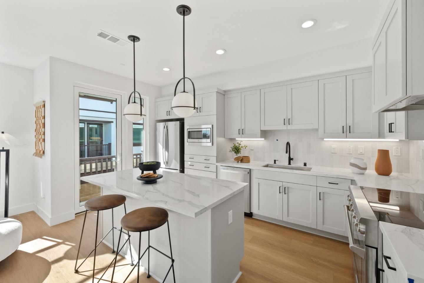 Detail Gallery Image 9 of 34 For 222 Carroll St #3,  Sunnyvale,  CA 94086 - 3 Beds | 2/1 Baths