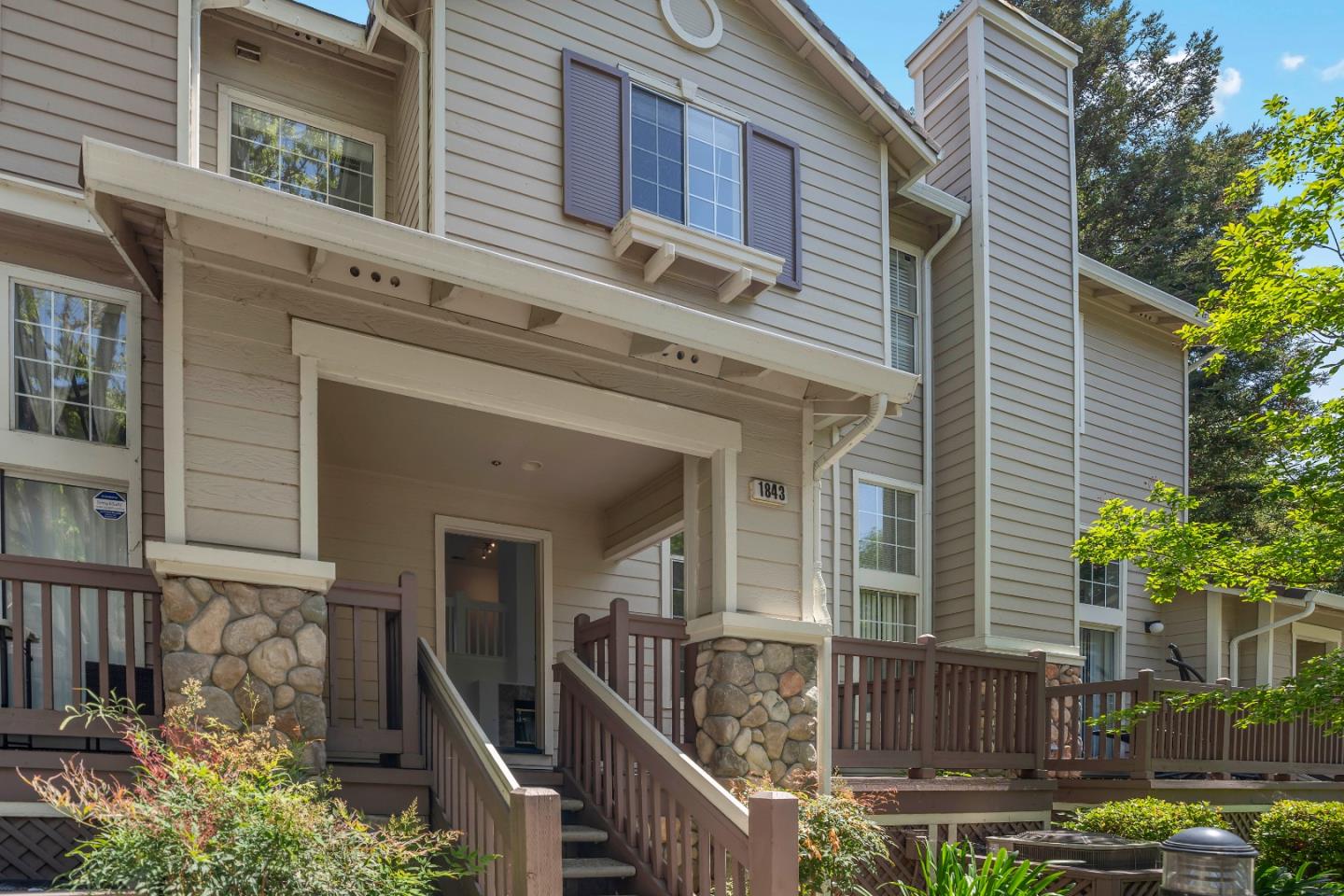 Detail Gallery Image 2 of 47 For 1843 Bristol Bay Cmn, San Jose,  CA 95131 - 3 Beds | 2/1 Baths