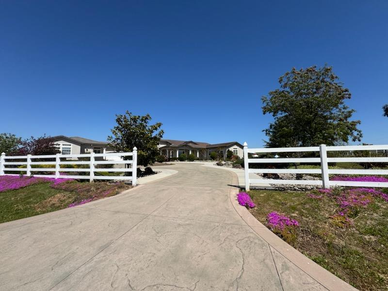 Detail Gallery Image 2 of 36 For 525 Heatherwood Estates Dr, Hollister,  CA 95023 - 6 Beds | 4 Baths
