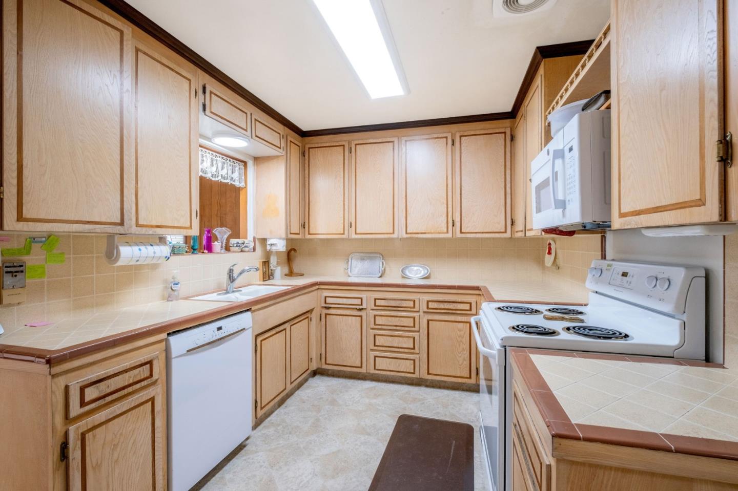 Detail Gallery Image 9 of 38 For 332 Arthur Rd, Watsonville,  CA 95076 - 3 Beds | 2 Baths