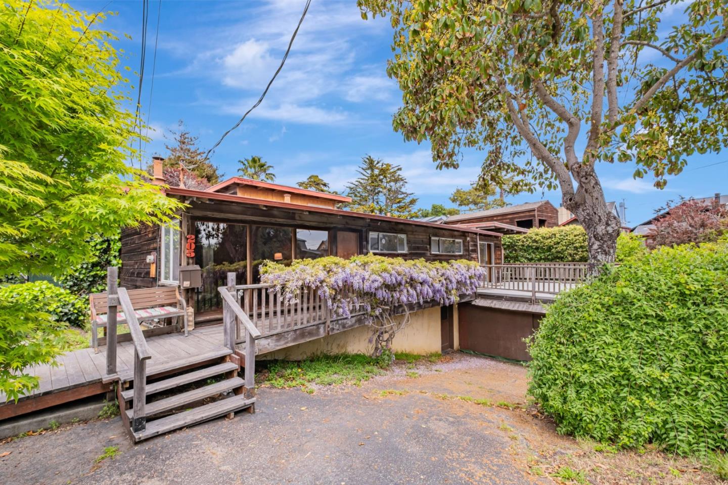 Detail Gallery Image 2 of 36 For 205 Forbes St, Santa Cruz,  CA 95062 - 5 Beds | 2 Baths