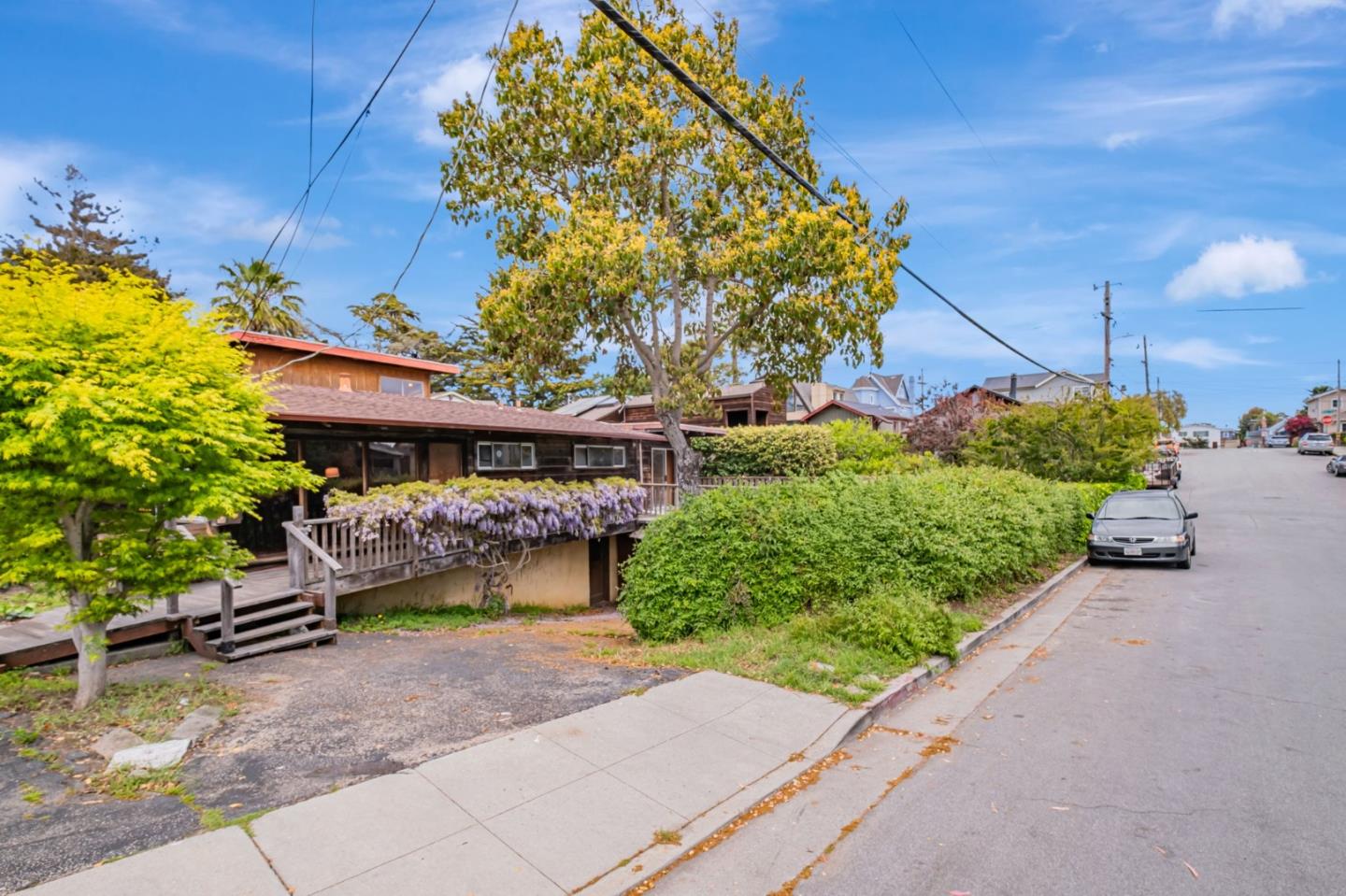 Detail Gallery Image 3 of 36 For 205 Forbes St, Santa Cruz,  CA 95062 - 5 Beds | 2 Baths