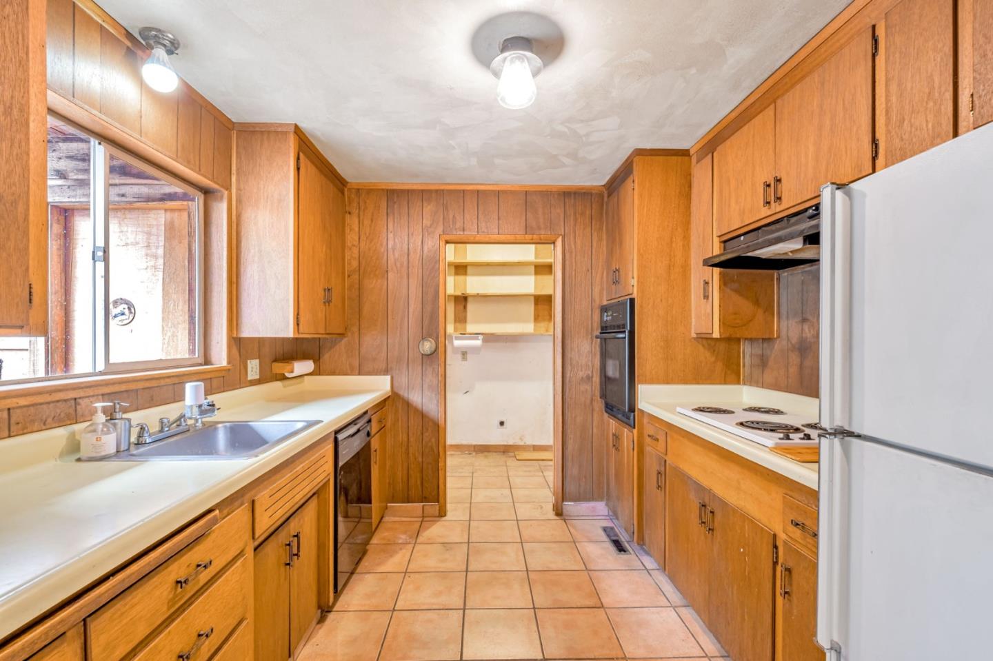 Detail Gallery Image 8 of 36 For 205 Forbes St, Santa Cruz,  CA 95062 - 5 Beds | 2 Baths