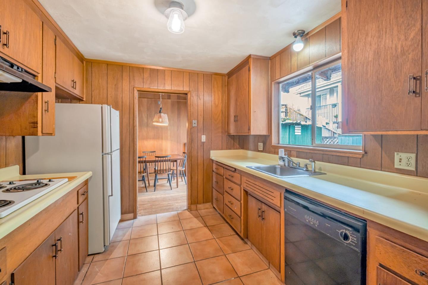 Detail Gallery Image 9 of 36 For 205 Forbes St, Santa Cruz,  CA 95062 - 5 Beds | 2 Baths