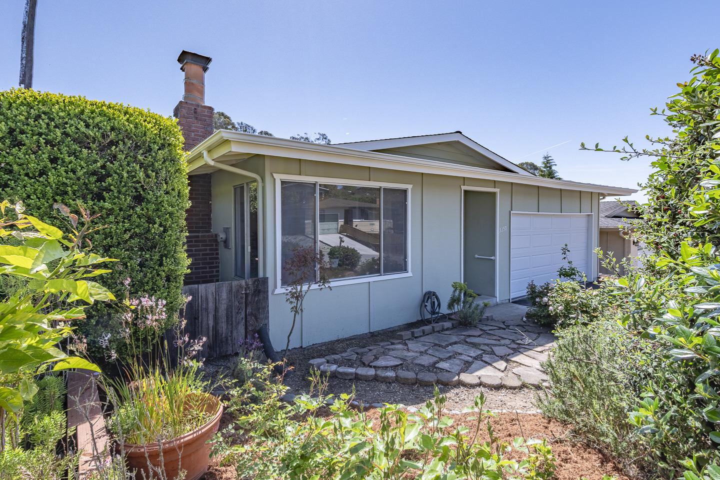 Detail Gallery Image 4 of 45 For 3350 Hardin Way, Soquel,  CA 95073 - 3 Beds | 2 Baths