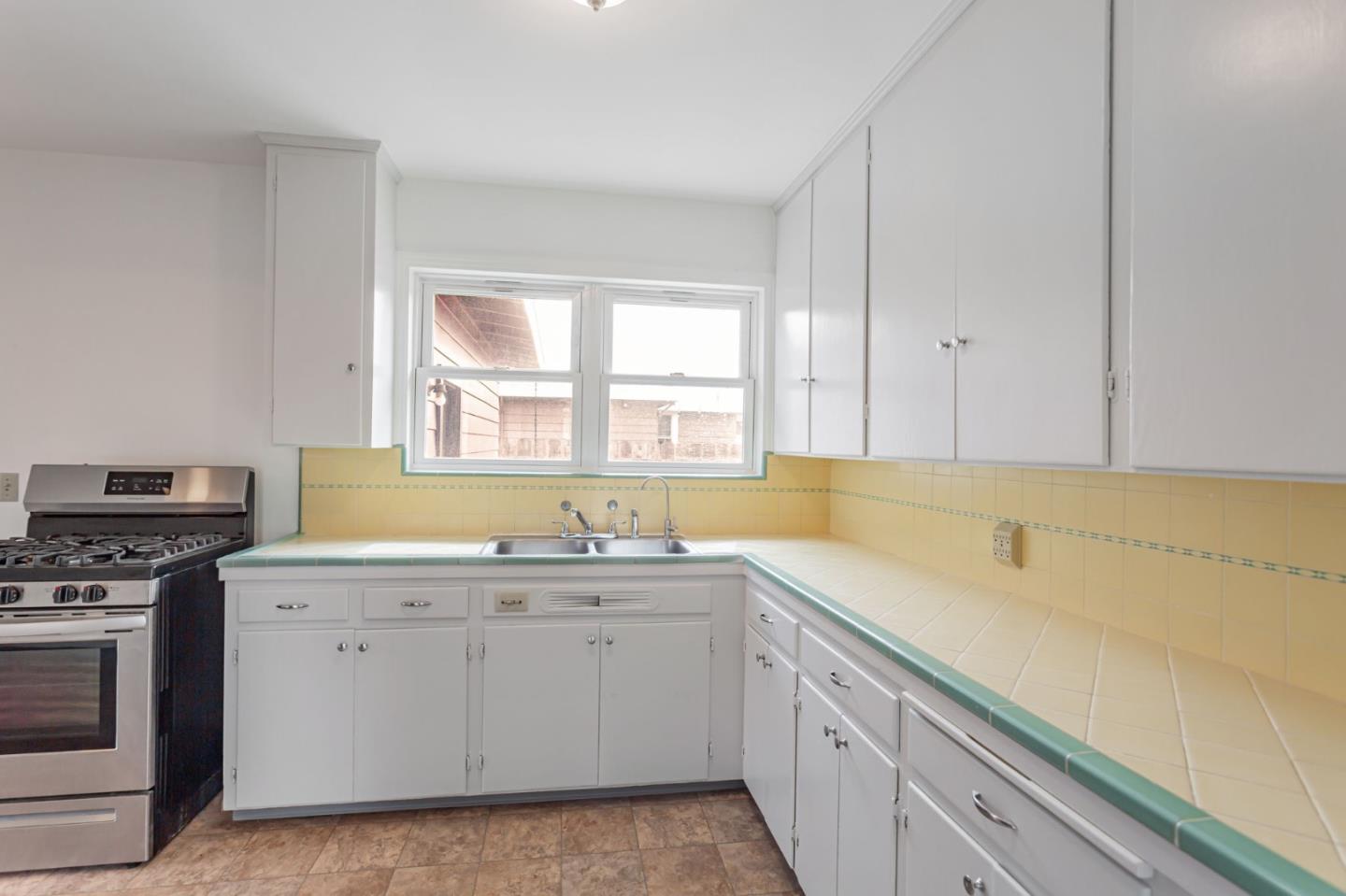 Detail Gallery Image 13 of 34 For 9 Melway Cir, Monterey,  CA 93940 - 3 Beds | 1 Baths
