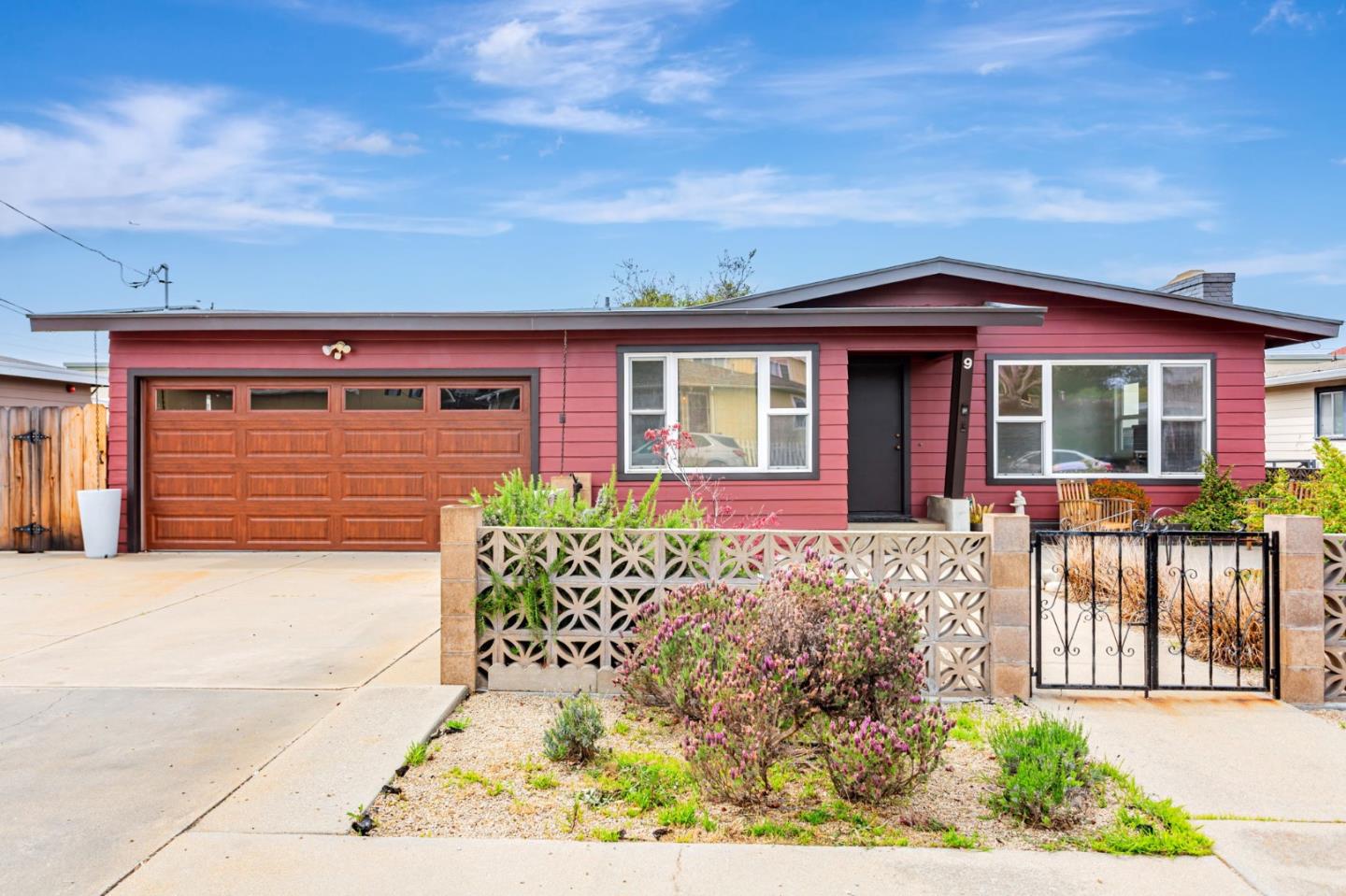 Detail Gallery Image 2 of 34 For 9 Melway Cir, Monterey,  CA 93940 - 3 Beds | 1 Baths