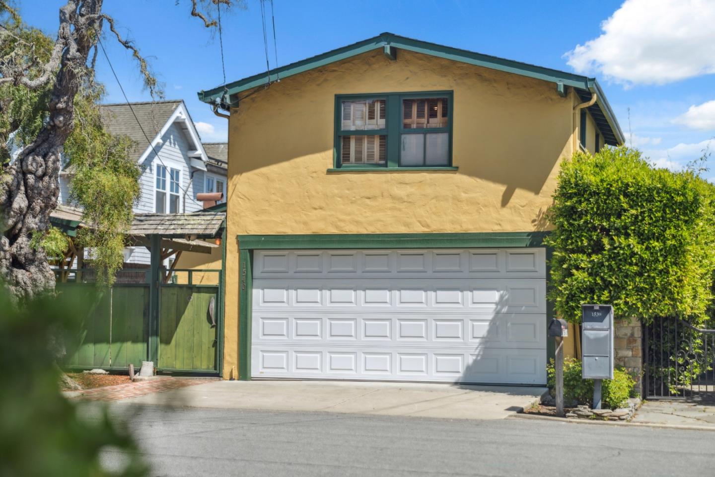 Detail Gallery Image 10 of 31 For 1540 Prospect Ave, Capitola,  CA 95010 - 4 Beds | 2 Baths