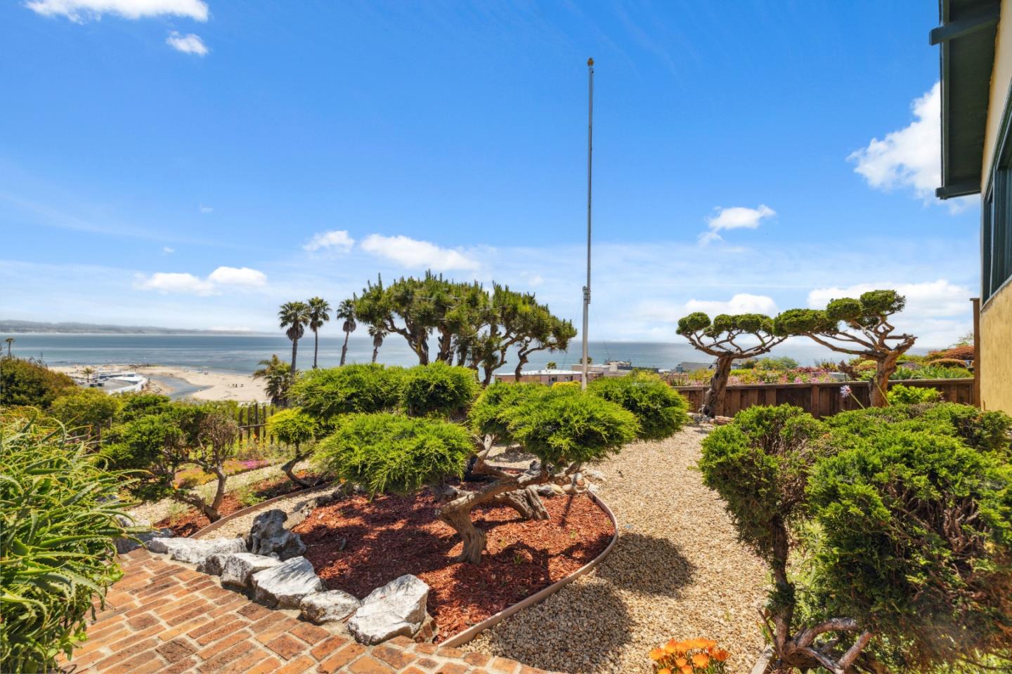 Detail Gallery Image 11 of 31 For 1540 Prospect Ave, Capitola,  CA 95010 - 4 Beds | 2 Baths