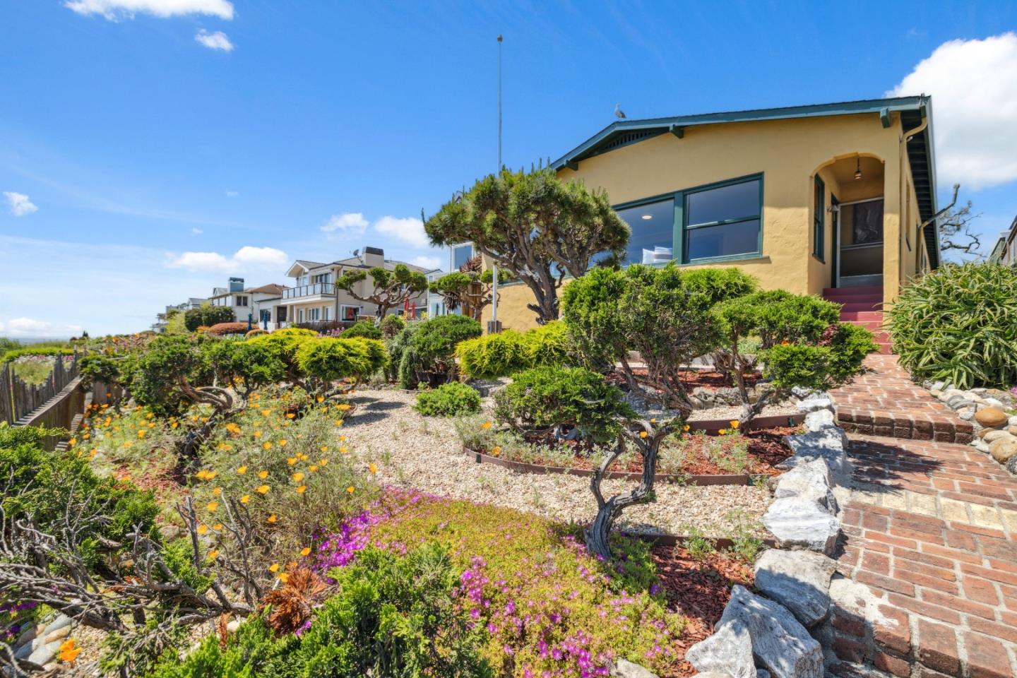 Detail Gallery Image 12 of 31 For 1540 Prospect Ave, Capitola,  CA 95010 - 4 Beds | 2 Baths