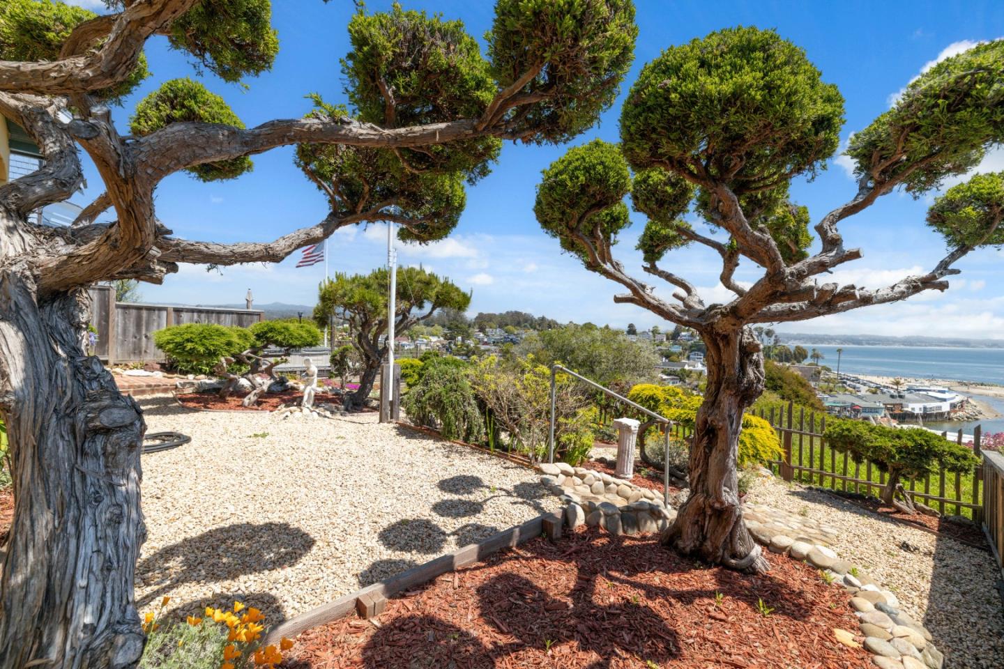 Detail Gallery Image 13 of 31 For 1540 Prospect Ave, Capitola,  CA 95010 - 4 Beds | 2 Baths