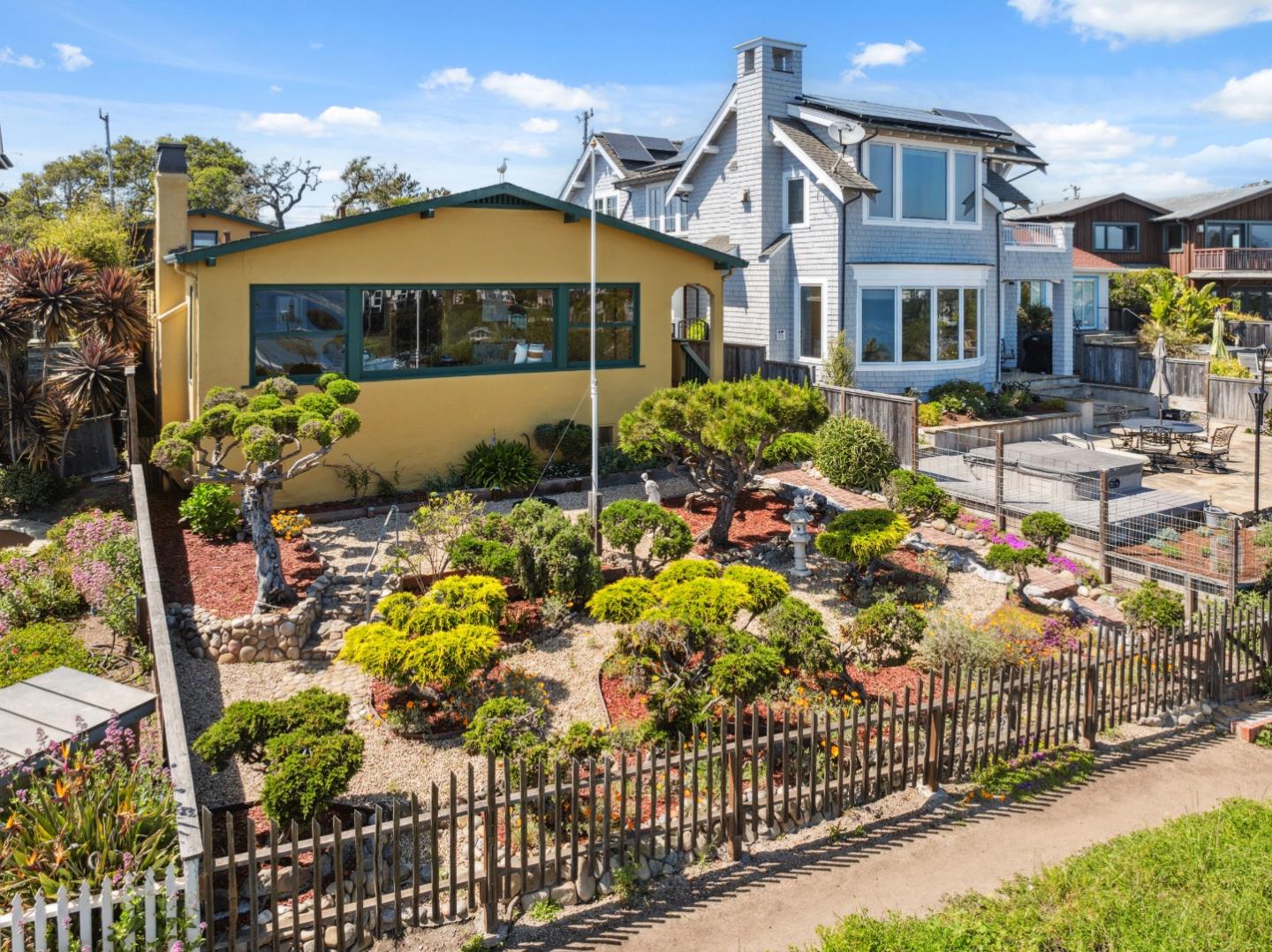 Detail Gallery Image 15 of 31 For 1540 Prospect Ave, Capitola,  CA 95010 - 4 Beds | 2 Baths
